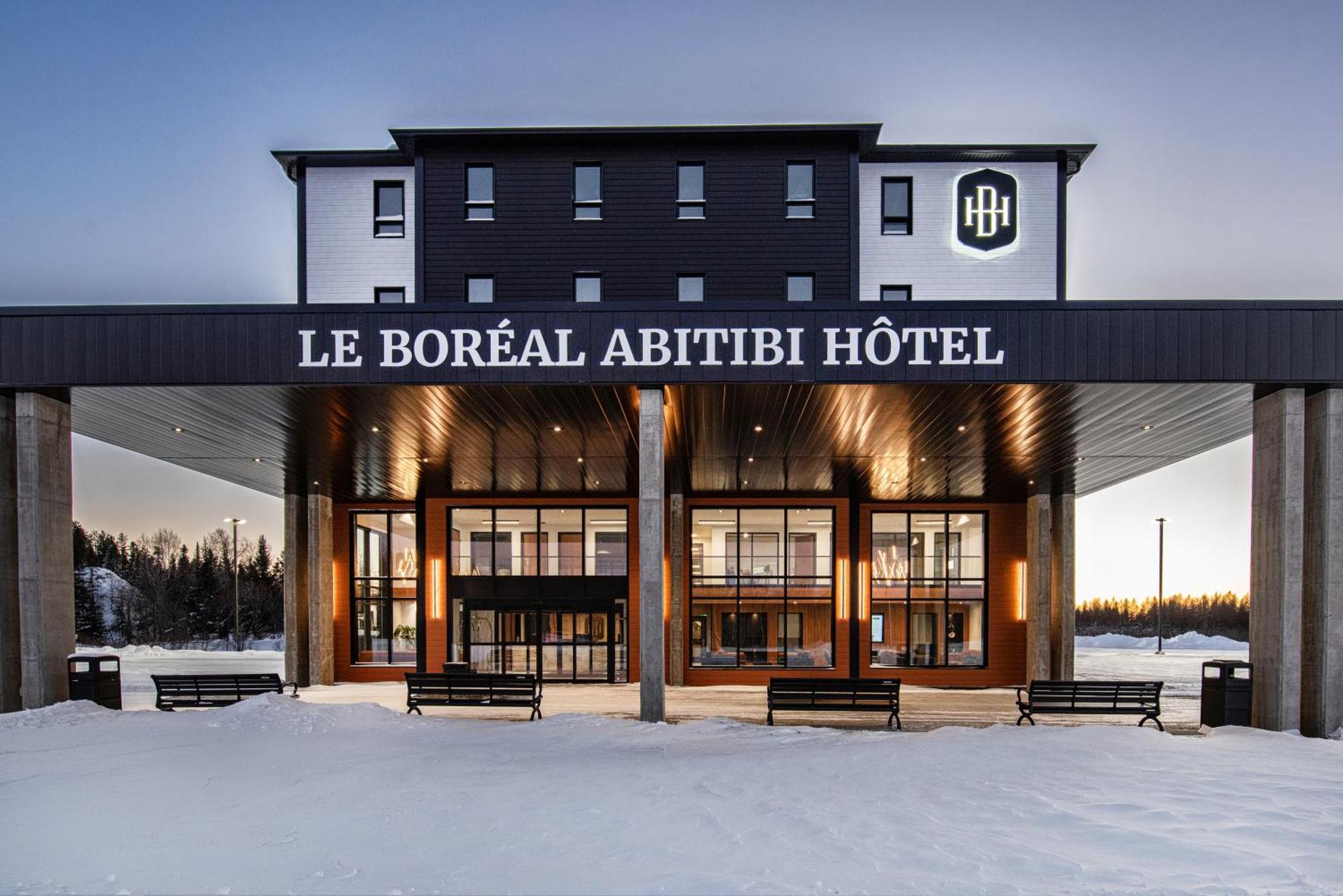Le Boreal Abitibi Hotel Val-d'Or Bagian luar foto